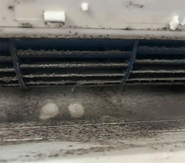 三亚市空调吹的风有股烧焦味是怎么回事